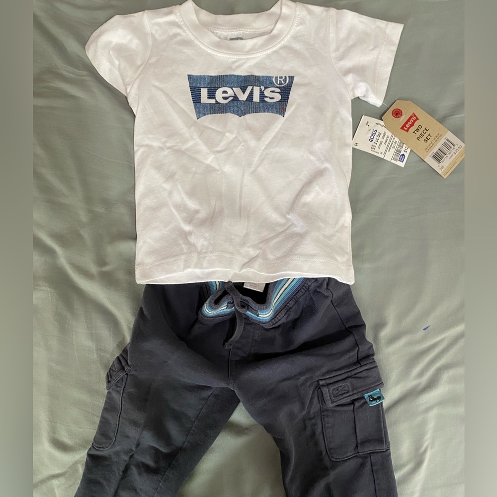 Never worn Levi’s shirt and sweats.